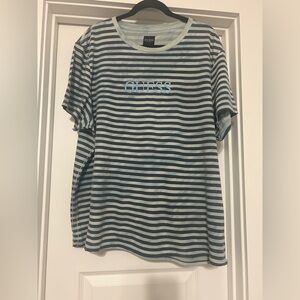VTG Y2K GUESS Embroidered Striped Tie Dye Tee w/ Double Sided Top Stitch Detail